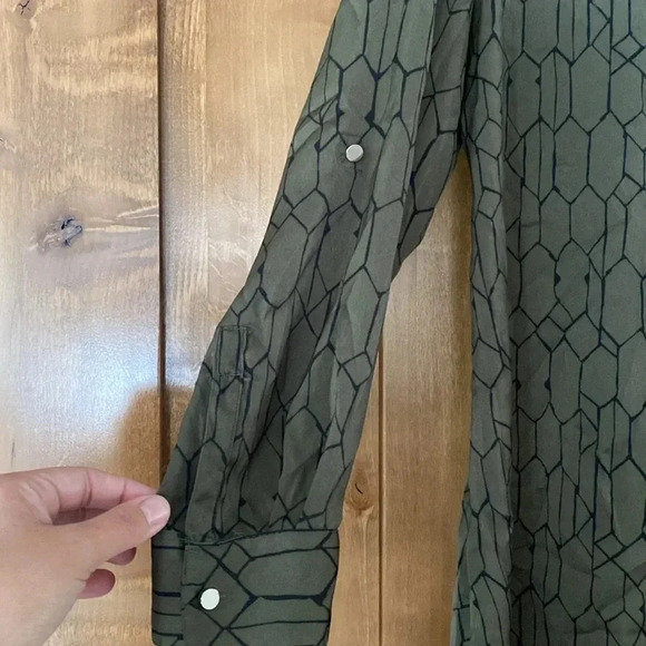 🏷️Apt 9 silk blouse - Picture 4 of 5